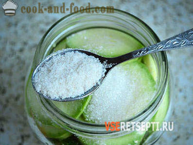 Вкусниј рецепт за киселог тиквице са белим луком за зиму