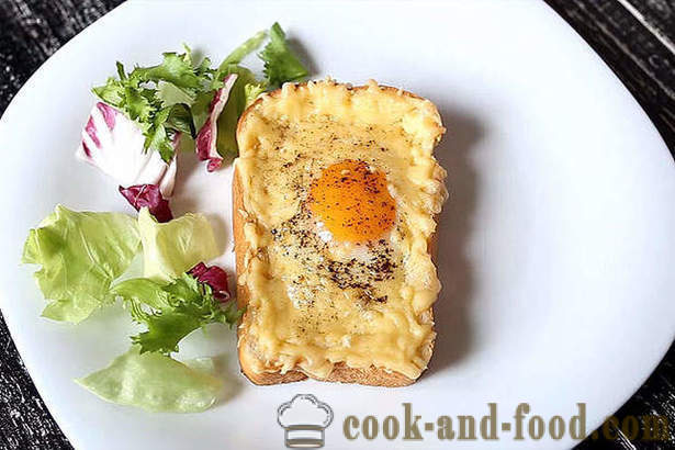 Хот сендвич са јајетом и сира у рерни за доручак