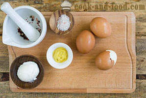 Укусна салата са мариниране печурке и јаја