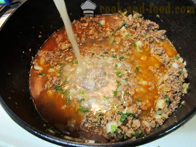 Пиринач супа са купусом и млевеног меса