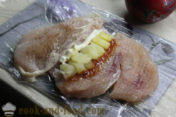 Пилеће ролнице са ананасом и кајсије - како би ролне пилетине, са корак по корак рецептури фотографије