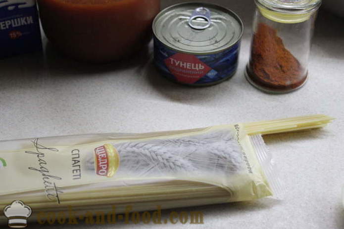 Шпагети са туњевином конзервиране у парадајз-крем сосу - и укусан да кува шпагете, корак по корак рецептури фотографије