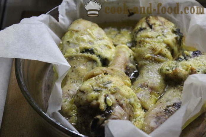 Пуњени пилећи батак у рерни - како да кува а укусне пилеће батаке, корак по корак рецептури фотографије