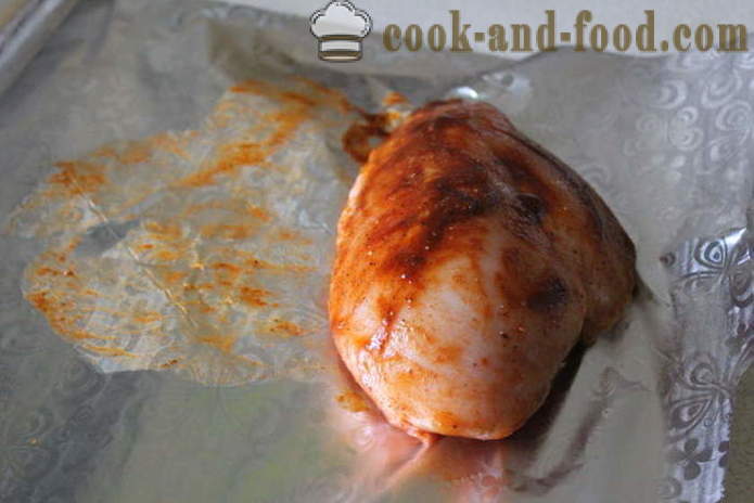 Хоме мамина пилеће бело месо у фолији - како направити Пастрами пиле у рерни, са корак по корак рецептури фотографије