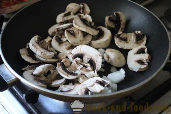 Кромпир са печуркама са павлаком и белог лука - како да кува кромпир са печуркама у тигању, корак по корак рецептури фотографије