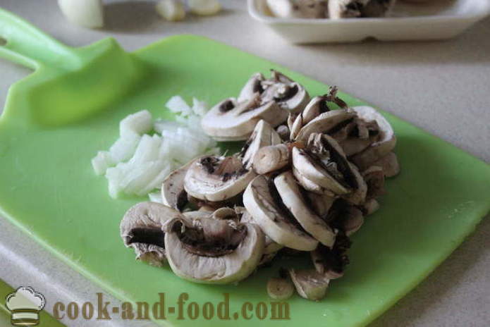 Кромпир са печуркама са павлаком и белог лука - како да кува кромпир са печуркама у тигању, корак по корак рецептури фотографије