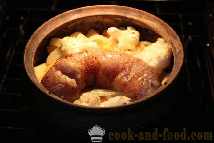 Млади кромпир у посуду са кобасицом и поврћа - како да кува печење у рерни младих кромпира, корак по корак рецептури фотографије