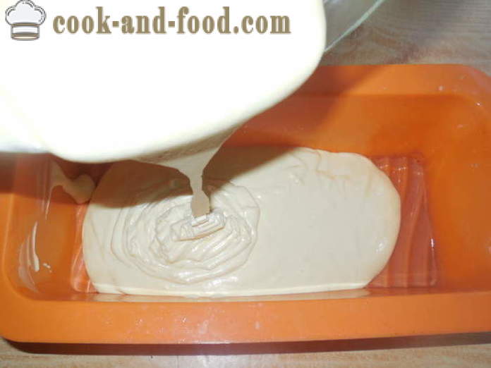 Једноставна кекс на кондензовано млеко у рерни - како да се пече колаче на кондензовано млеко, корак по корак рецептури фотографије