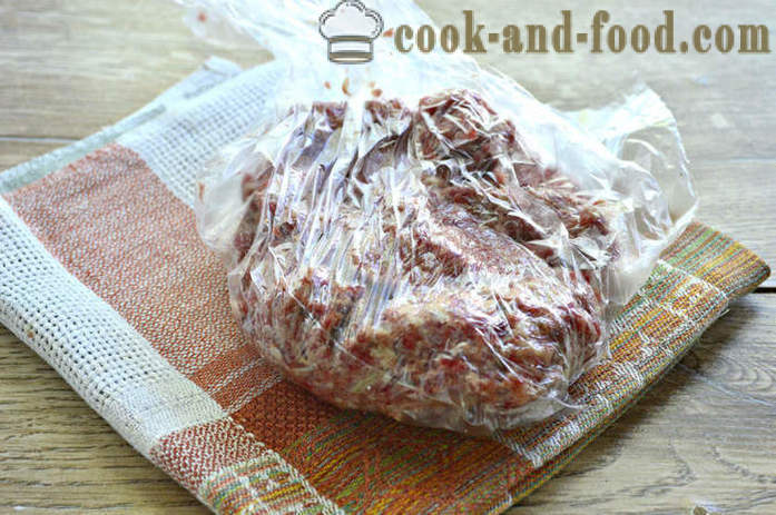 Јуици меса паштете са ренданим сировина кромпира - Како направити пљескавице из млевену говедину са кромпиром, корак по корак рецептури фотографије