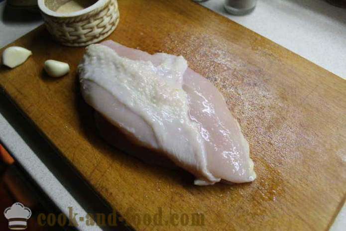 Печен пилеће бело месо са медом, белим луком и зачинима - како да кува пилеће груди у рерни, са корак по корак рецептури фотографије