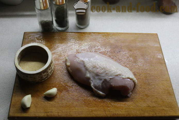Печен пилеће бело месо са медом, белим луком и зачинима - како да кува пилеће груди у рерни, са корак по корак рецептури фотографије