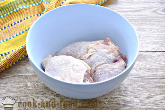 Печени пилећи бедра у рерни - како да кува пилетину бутине у рукаву са кором, корак по корак рецептури фотографије