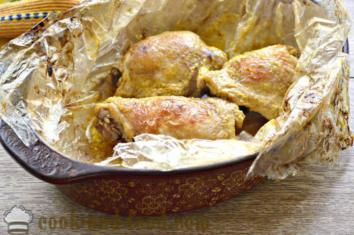 Печени пилећи бедра у рерни - како да кува пилетину бутине у рукаву са кором, корак по корак рецептури фотографије