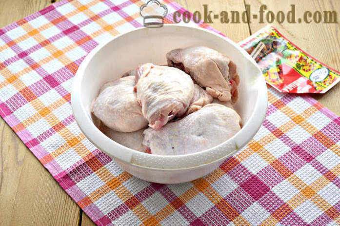 Укусна роштиљ пилетина бедра на роштиљу на угљу - како кува роштиљ пилетине на роштиљу на роштиљу, корак по корак рецептури фотографије