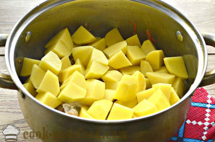 Печени кромпир са пилетином - како да кува укусно паприкаш од кромпира са пилетином, корак по корак рецептури фотографије
