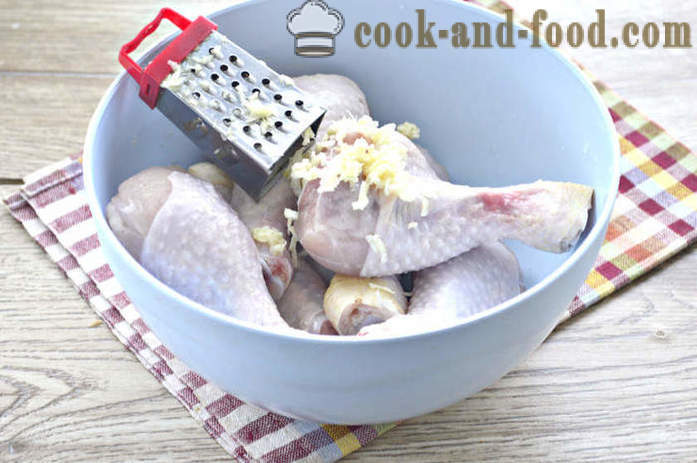 Делициоус пилећи батак у рерни - као укусан печене пилећи батак, корак по корак рецептури фотографије