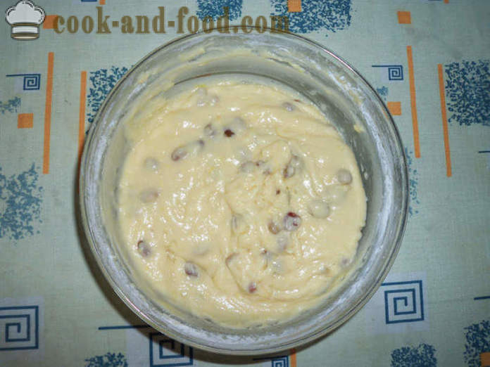 Једноставна кекс на јогурта са сувим грожђем у силиконских калупа - Како направити колаче на јогурт код куће, корак по корак рецептури фотографије