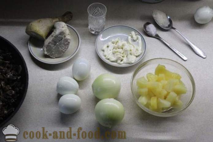 Слојевита салата са печуркама, грудима и ананаса - Како направити Ананас салата са пилетином, корак по корак рецептури фотографије