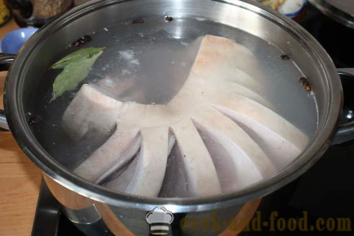 Печене свињска ребарца са кромпиром у рерни - као печени кромпир са сланином, корак по корак рецептури фотографије