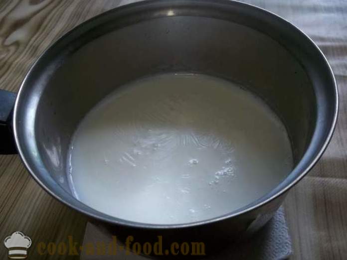 Класична Масала чај са млеком и зачина - како да направи чај, Цхаи са млеком, корак по корак рецептури фотографије