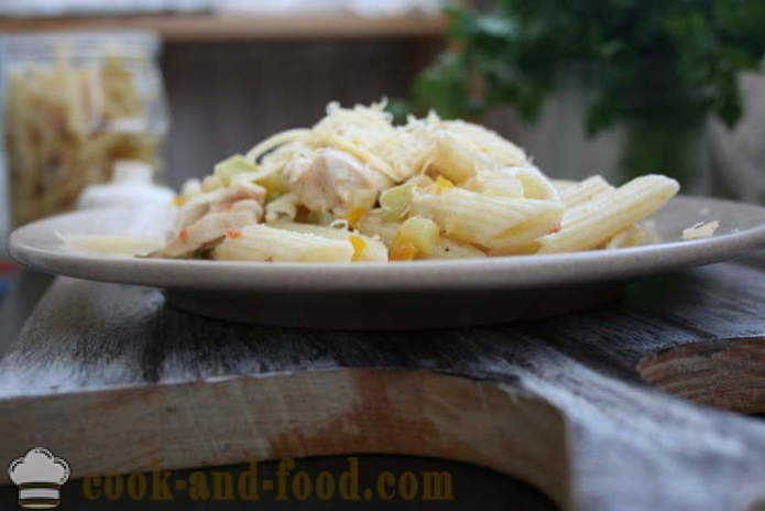 Италијански домаћа тестенина са пилетином, поврћем и сиром - како да кувају Италиан паста код куће, корак по корак рецептури фотографије