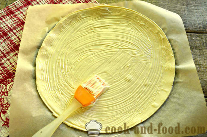 Пица Пуфф Лиснато тесто са сланином и бибер - како би припремили бесквасни пицу од теста, корак по корак рецептури фотографије