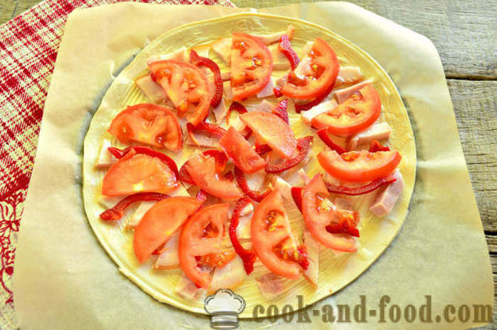 Пица Пуфф Лиснато тесто са сланином и бибер - како би припремили бесквасни пицу од теста, корак по корак рецептури фотографије
