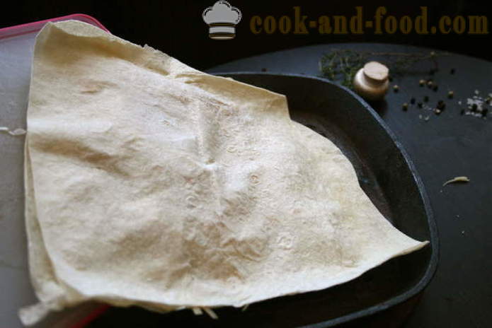 Коверте пуњене лаваш на роштиљу за пикник - како да кува укусна пита хлеб пуњен куће, корак по корак рецептури фотографије