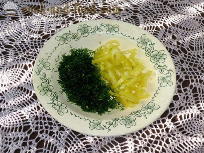Салата са кајгана и кобасице и павлаком - како припремити салату са омлет, корак по корак рецептури фотографије