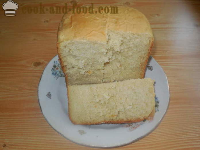 Сир хлеб на серуму Бреад Макер - како да се пече хлеб у хлеб произвођача са крем сиром на серума, корак по корак рецептури фотографије