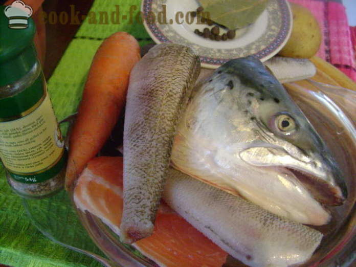 Ухо од главе риба и других различитих риба - како да кува супу од рибљих глава, корак по корак рецептури фотографије