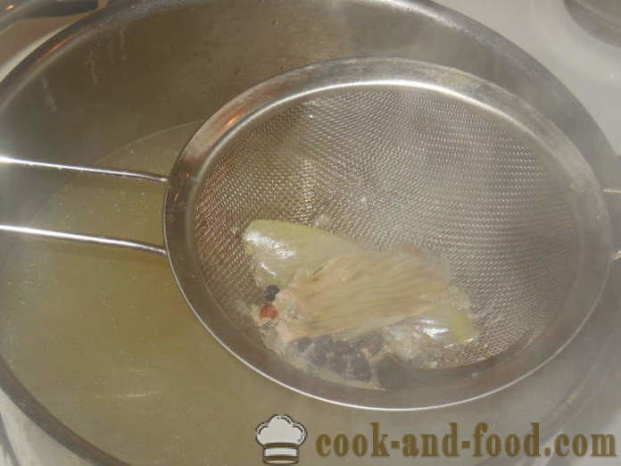 Једноставан рецепт за рибљу чорбу од пике циљева мултиварка - како да кува супу од штука главе куће, корак по корак рецептури фотографије