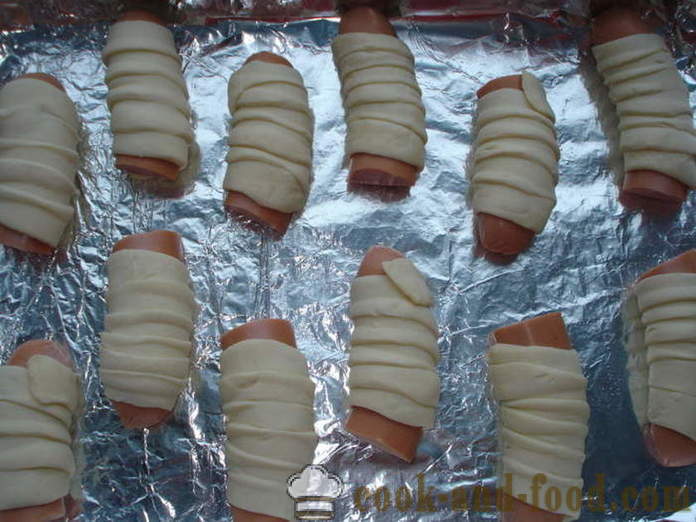 Кобасице у лиснатог теста у рерни - како да кува кобасице у лиснатог теста, са корак по корак рецептури фотографије