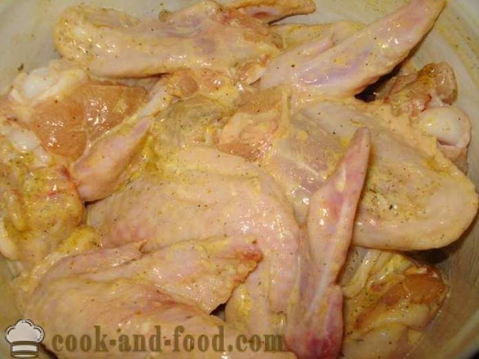 Ражњићи пилетине крила - као укусан маринаду за роштиљ пилећа крилца, корак по корак рецептури фотографије