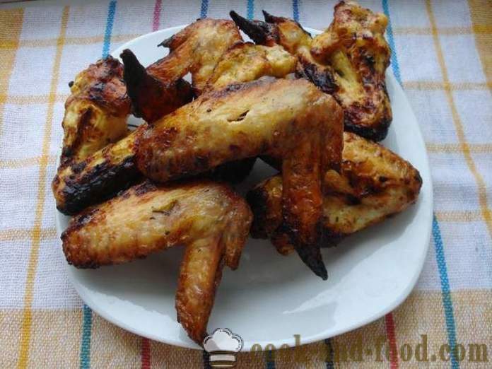 Ражњићи пилетине крила - као укусан маринаду за роштиљ пилећа крилца, корак по корак рецептури фотографије