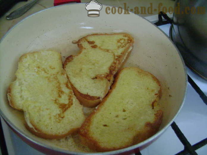 Тоастс од хлеба са сиром - као млађи крутони у тигању, корак по корак рецептури фотографије