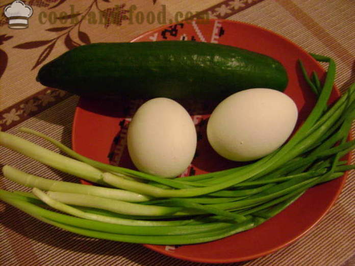 Салата: краставци, јаја, лук и мајонез - како да краставац салату са мајонезом, корак по корак рецептури фотографије