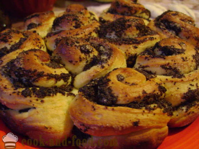 Укусан колач са маком семена квасцем тесто - како да кува торту са маком ружа, корак по корак рецептури фотографије