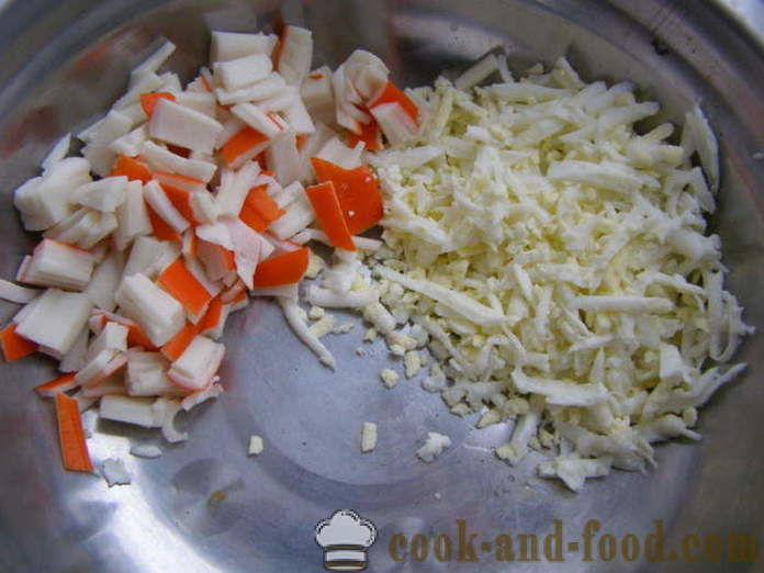 Укусна крабе салата са кукурузом и јајима - како да кува крабе салату са кукуруза брзо и укусно, са корак по корак рецептури фотографије
