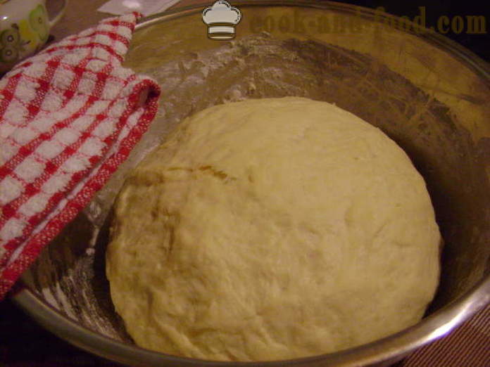 Универзални путер квасац тесто за пите - Како се припремити квасац тесто торте, корак по корак рецептури фотографије