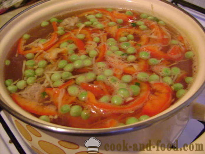 Супа од поврћа са ћуфте и резанци - како да скува супу са ћуфте и резанци, са корак по корак рецептури фотографије