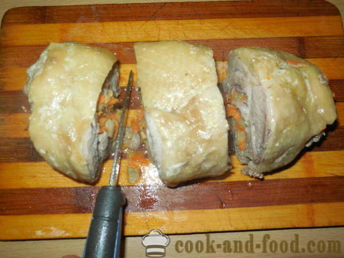 Печена ћурка бут ролат са печуркама - како да кува ћурку роуладе у рерни, са корак по корак рецептури фотографије