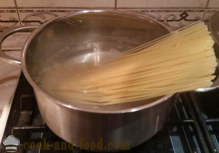 Како да кува шпагете у тигању - корак по корак рецептури фотографије