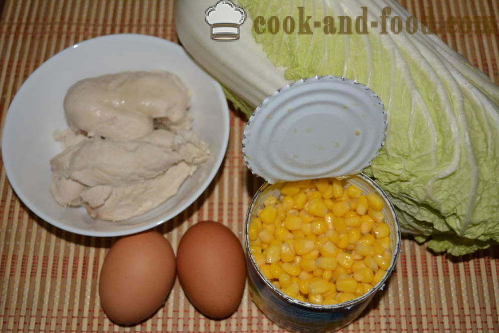 Једноставна салата са кинеског купуса, пилетином и кукурузом - како да припреми салату од кинеског купуса са пилеће груди, корак по корак рецептури фотографије