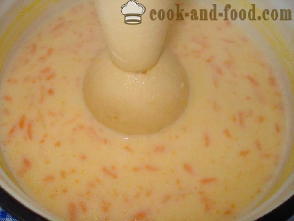 Грашка супа са пилетином и кротони - како да кувају грашка супа са пилетином и топљени сир, корак по корак рецептури фотографије