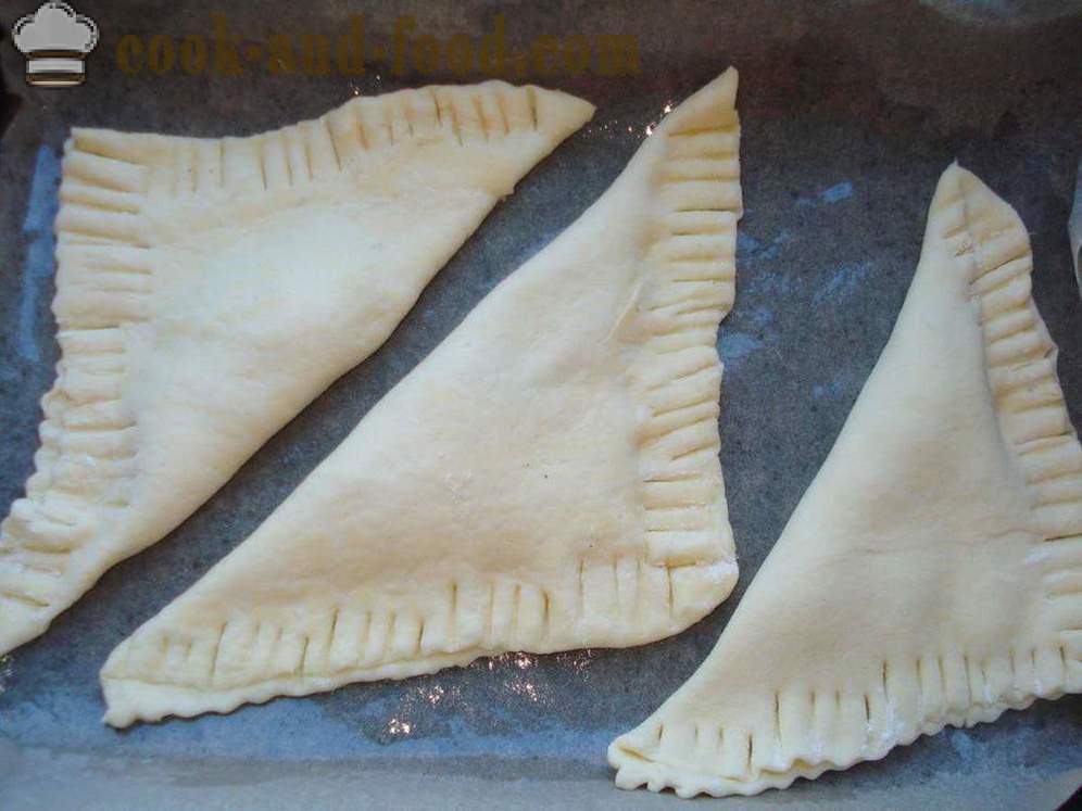 Пастиес Лиснато тесто са кромпиром и месом - како да кува Пастиес лиснатог теста у рерни, са корак по корак рецептури фотографије