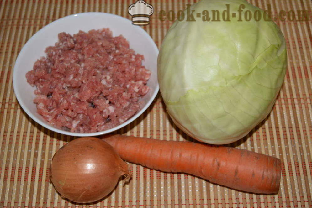 Кувана купус са млевеним месом на сковороде- како да кува укусно паприкаш од купуса са млевеним месом, корак по корак рецептури фотографије