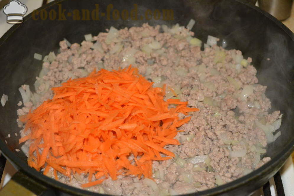 Кувана купус са млевеним месом на сковороде- како да кува укусно паприкаш од купуса са млевеним месом, корак по корак рецептури фотографије