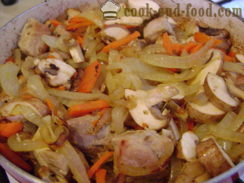 Кувана купус са кромпиром, пилетином и печуркама - како укусно да кува динстаног купус, корак по корак рецептури фотографије