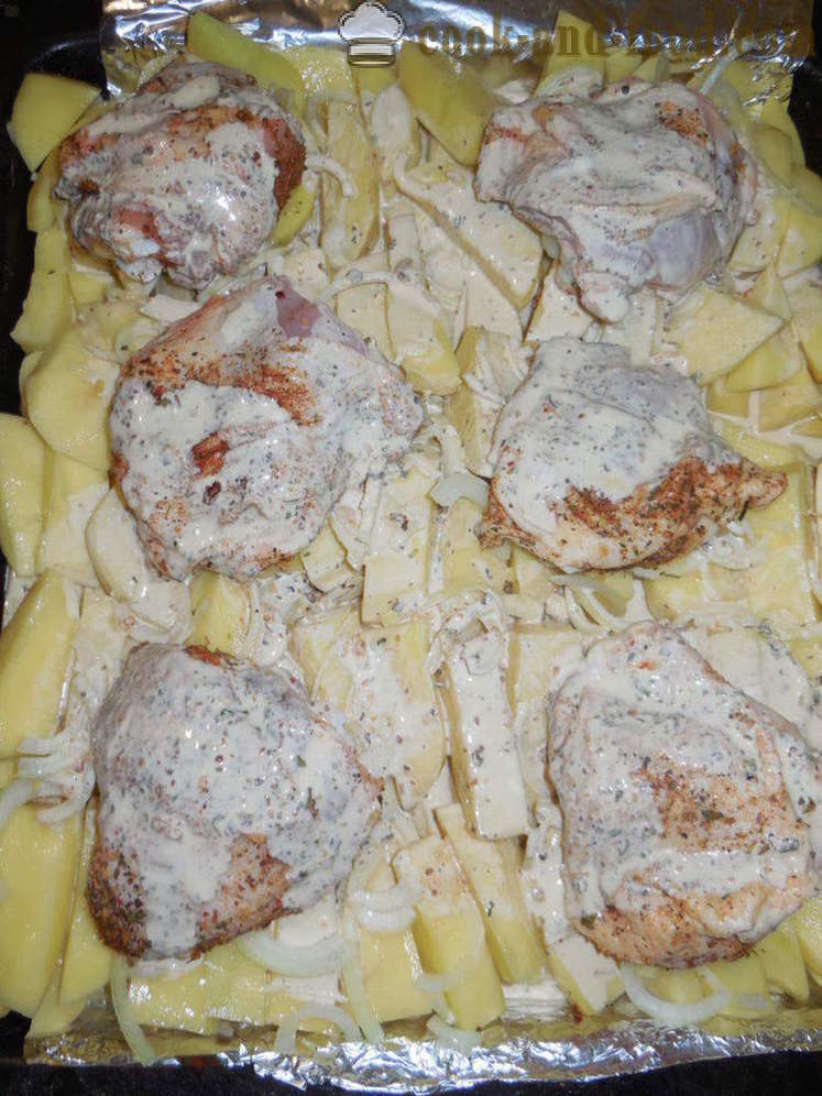 Пилетина бут са кромпиром у рерни - како да кува укусна пилетина бутине са кромпиром, корак по корак рецептури фотографије